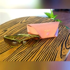 KATE SPADES SUNGLASSES AND CASE